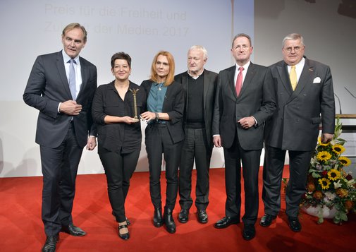 Medienpreis_2017_Preisverleihung_Gruppenbild.jpg